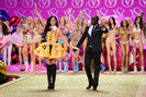 Akon+2010+Victoria+Secret+Fashion+Show+Performance+k6FQ1ebAdwcl