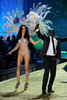 Akon+2010+Victoria+Secret+Fashion+Show+Runway+N6JpTUWdrsil