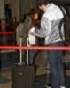 thumb_selena-gomez-isi-flutura-noile-extensii-de-par-prin-aeroport-foto_4_1