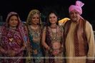 33112-ragini-and-sadhna-with-their-parents