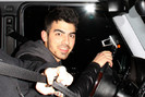 Joe+Jonas+Joe+Jonas+Leaves+Street+Cafe+jFNEEQ-J8Avl