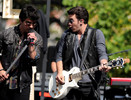 Jonas+Brothers+Friends+Perform+Grove+GQ51gAWRyi0l