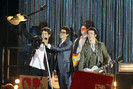 Nick+Joe+Kevin+Jonas+film+late+night+concert+BJrwejVWgd0l