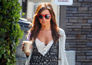 ashley-tisdale-cafe-cute[1]