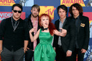 Paramore-2008-Vma-s-paramore-2282339-600-399