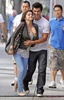 selena-gomez-taylor-lautner-pda-session-photos-2