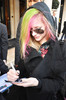 Avril+Lavigne+Avril+Lavigne+Signs+Autographs+R6NimKlfTo3l