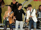 Jonas+Brothers+Perform+ABC+Good+Morning+America+7dcAVOMTt_Bl