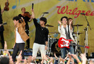 Jonas+Brothers+Perform+ABC+Good+Morning+America+26iRgBy_YZXl