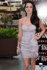 240245-megan-fox-beijs091609-043