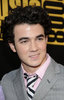 glamourvanity_Celebrity_Couples_71844_kevin_jonas_engaged1