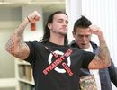 foto-funny-cm-punk-il-lasa-masca-pe-the-miz