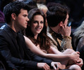 Taylor+Lautner+2011+People+Choice+Awards+Backstage+AAFqb1q24N8l