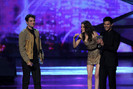 Taylor+Lautner+2011+People+Choice+Awards+Show+kAY9noDdS_zl