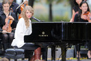 Taylor+Swift+Performing+Fans+Central+Park+NM0PkhWAh-nl