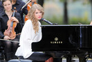 Taylor+Swift+Performing+Fans+Central+Park+zFLEQMbooI3l