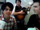 jonas-brothers-live-chat2011