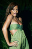 rihanna intr-o rochie verde sooper cool