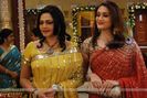 33182-vasundhara-rajvansh-and-sheetal-looking-happy