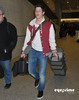 Nick-desembarcando-no-aeroporto-em-Washington-DC-23-02-nick-jonas-19599556-1583-2000