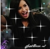 25363883_JLGVBGKWM - demi lovato cu sclipici pe ea