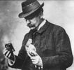 150px-Julius_Neubronner_with_pigeon_and_camera_1914_cropped