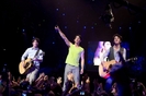 jonas-brothers-the-3d-concert-experience-332570l-imagine