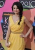 100428095155resized_Selena_Gomez_KCA