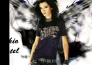 Snowy-Angel-bill-kaulitz-5404582-967-750