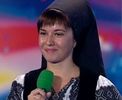 sa-latri-pe-diverse-voci-cainesti-imbracata-in-costum-popular-o-trasnaie-de-tot-rasul-iti-place-vide