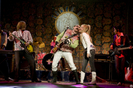 normal_HANNAHMONTANA_Y2_052_007