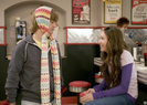normal_HANNAHMONTANA_Y2_045_016