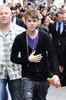 Justin+Bieber+Fans+Wait+Justin+Bieber+BtFi-mYZMcyl