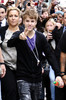Justin+Bieber+Fans+Wait+Justin+Bieber+-hBk2uQINgfl