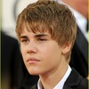 justin-bieber-golden-globes-2011-red-carpet-09