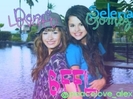selena-demi-BFFL-selena-gomez-and-demi-lovato-2693346-400-300