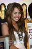 miley-cyrus_COM-hannahmontanamovie-premiere-madrid-2009apr20-d004[1]