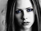 black_and_white_avril_lavigne-800x600