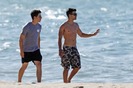 Joe-e-Nick-na-praia-do-Hava-nick-jonas-21366199-1400-933