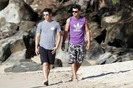 Joe-e-Nick-na-praia-do-Hava-nick-jonas-21366251-1400-933