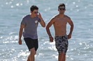 Joe-e-Nick-na-praia-do-Hava-nick-jonas-21366333-1400-933
