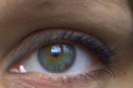 Ochi verde-grioi