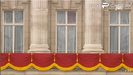 605148-le-balcon-de-buckingham-palace-juste-637x0-2