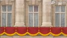 605148-le-balcon-de-buckingham-palace-juste-637x0-2