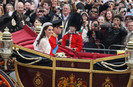 Royal+Wedding+Carriage+Procession+Buckingham+CFnsFXI3w4Nl