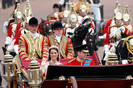 Royal+Wedding+Carriage+Procession+Buckingham+EeaIhwSZZZyl