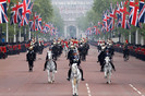 Royal+Wedding+Carriage+Procession+Buckingham+X4KTmfL-n0gl