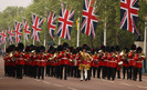 Royal+Wedding+Carriage+Procession+Buckingham+KjsRKG_kraXl