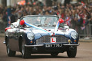 Royal+Wedding+Carriage+Procession+Buckingham+DrORyY9I_KEl