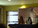 Miley Cyrus en Ecuador.. Rueda de prensa 091